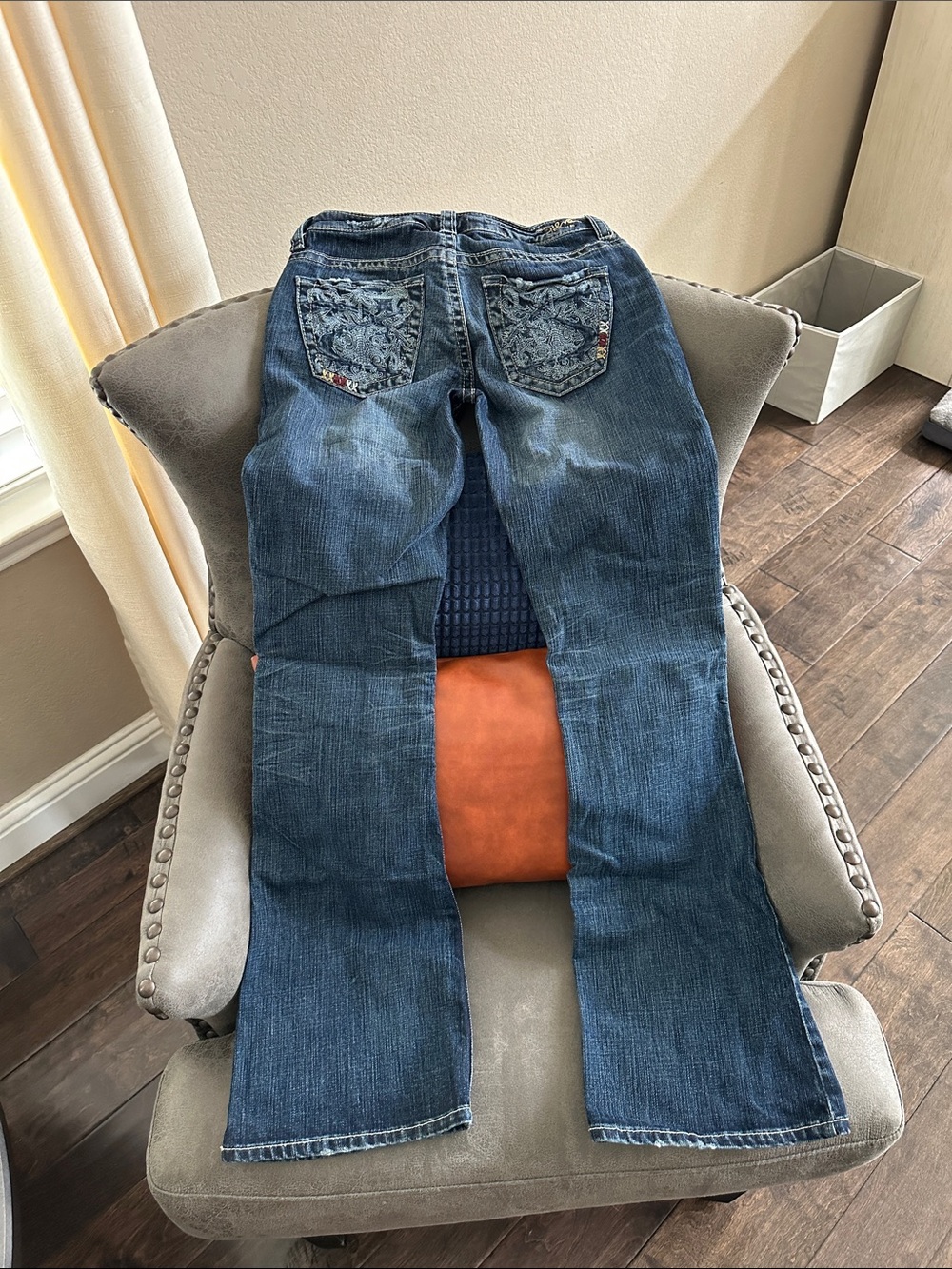 Silver Jeans - Picture 2 of 3